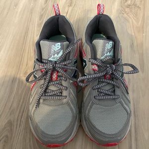 New balance tennis shoes